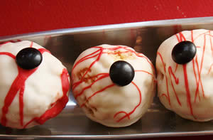 ghostly Halloween snacks